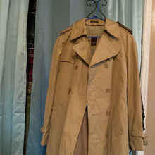 Load image into Gallery viewer, Europe Craft trench coat.     Size M.      449