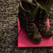 Load image into Gallery viewer, Camo boots 435