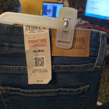 Load image into Gallery viewer, New Levi mid rise boyfriend jeans. Size 18/34.  #25