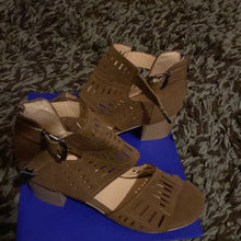 Load image into Gallery viewer, Brown sandal new 386