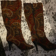 Load image into Gallery viewer, Paisley burgundy boot 538