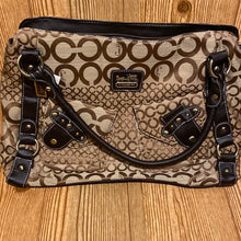 Load image into Gallery viewer, Coach purse tan /brown.  949
