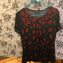 Load image into Gallery viewer, Liz clairborne  blue/red top size m  316