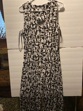 Load image into Gallery viewer, Dressbarn   Black and White Dress.     Size 14     # 448