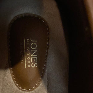Jones NewYork Signature loafers size 11M.    147