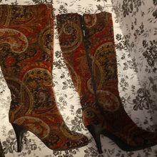 Load image into Gallery viewer, Paisley burgundy boot 538